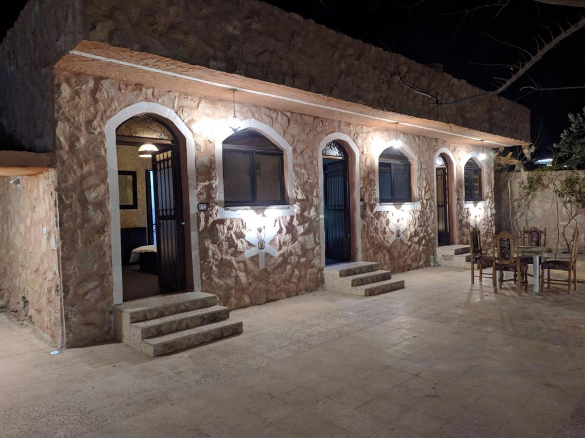 Guest House Attallah Wadi Musa Bagian luar foto