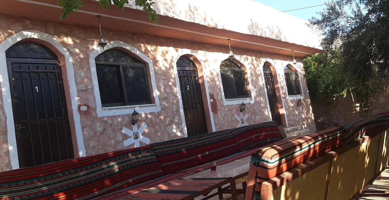 Guest House Attallah Wadi Musa Bagian luar foto