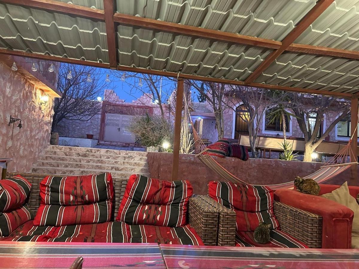 Guest House Attallah Wadi Musa Bagian luar foto