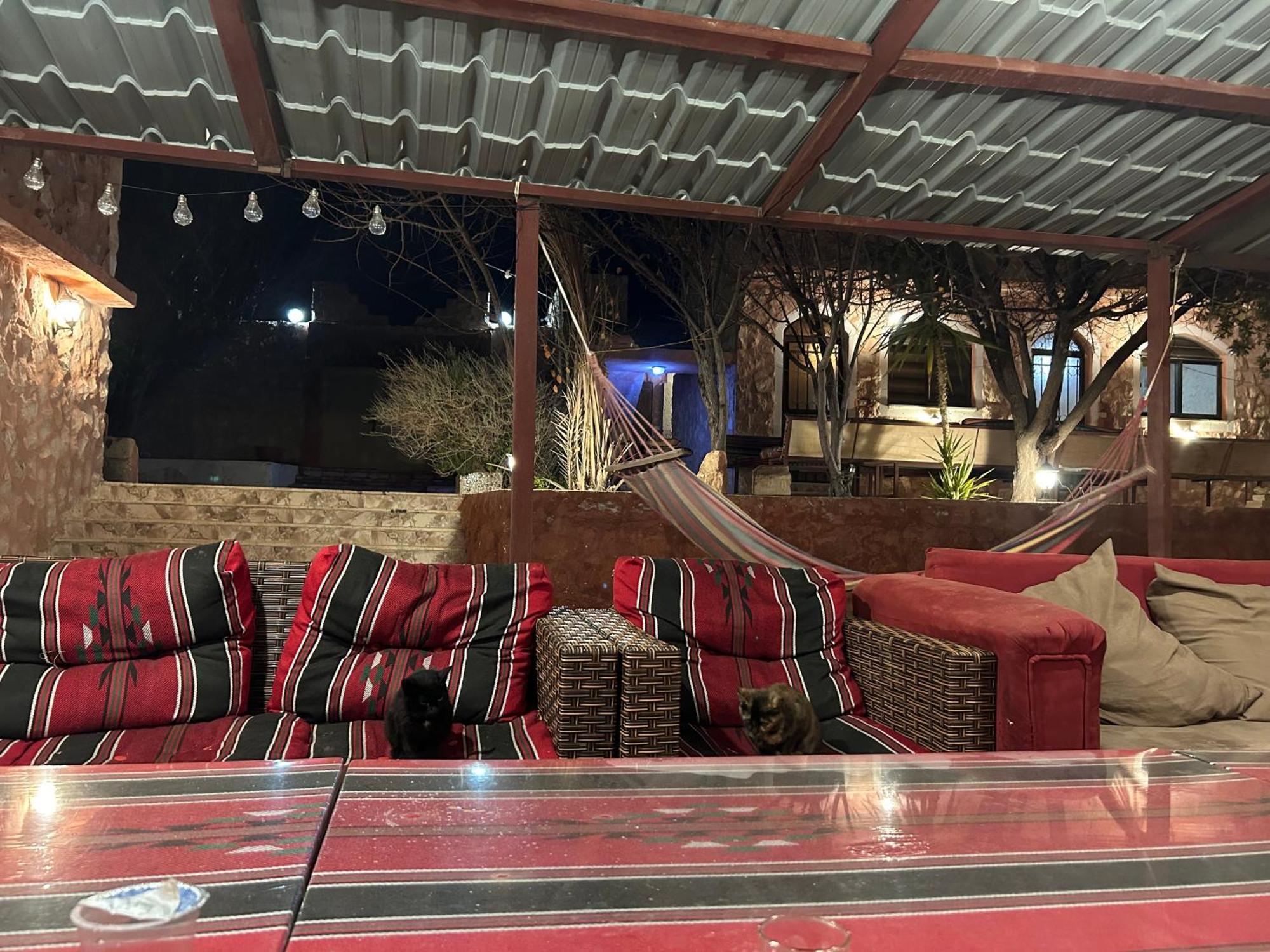 Guest House Attallah Wadi Musa Bagian luar foto